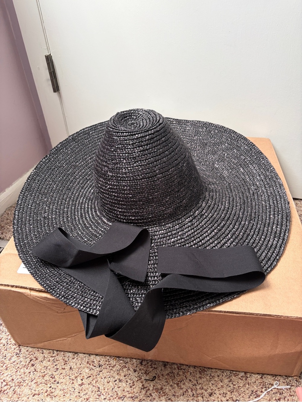 La Femme En Noir Cottage Witch Hat in Black